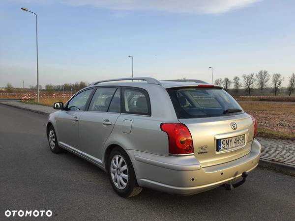 Toyota Avensis 1.8 VVT-i Sol - 2