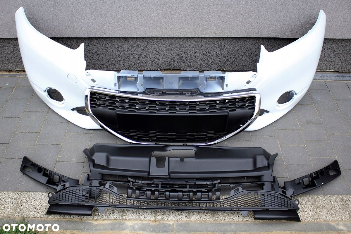 ATRAPA CHŁODNICY GRILL PEUGEOT 208 12-15  CHROM - 9