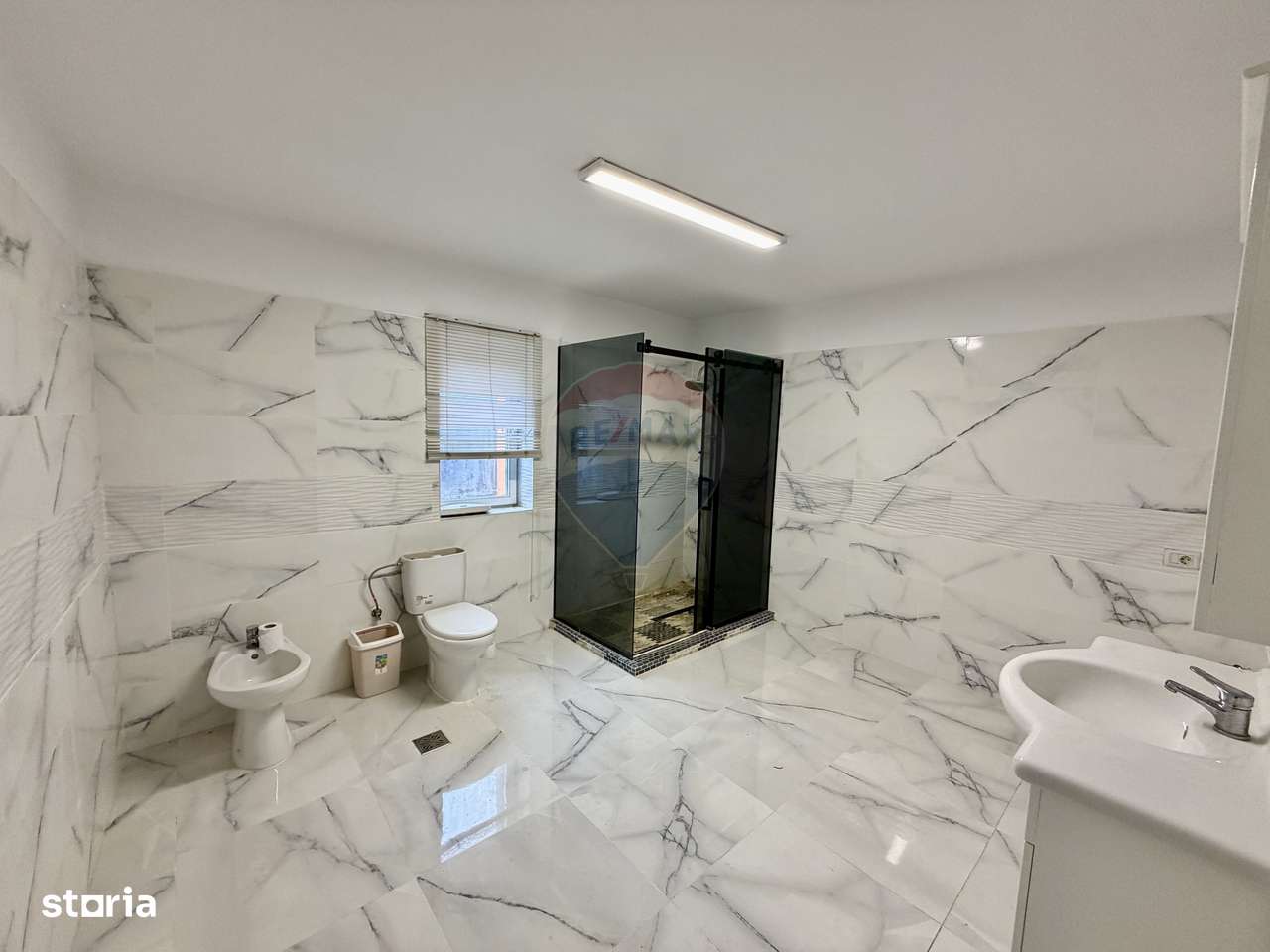 Casă / Vilă cu 8 camere - Imagine principală: 5/20