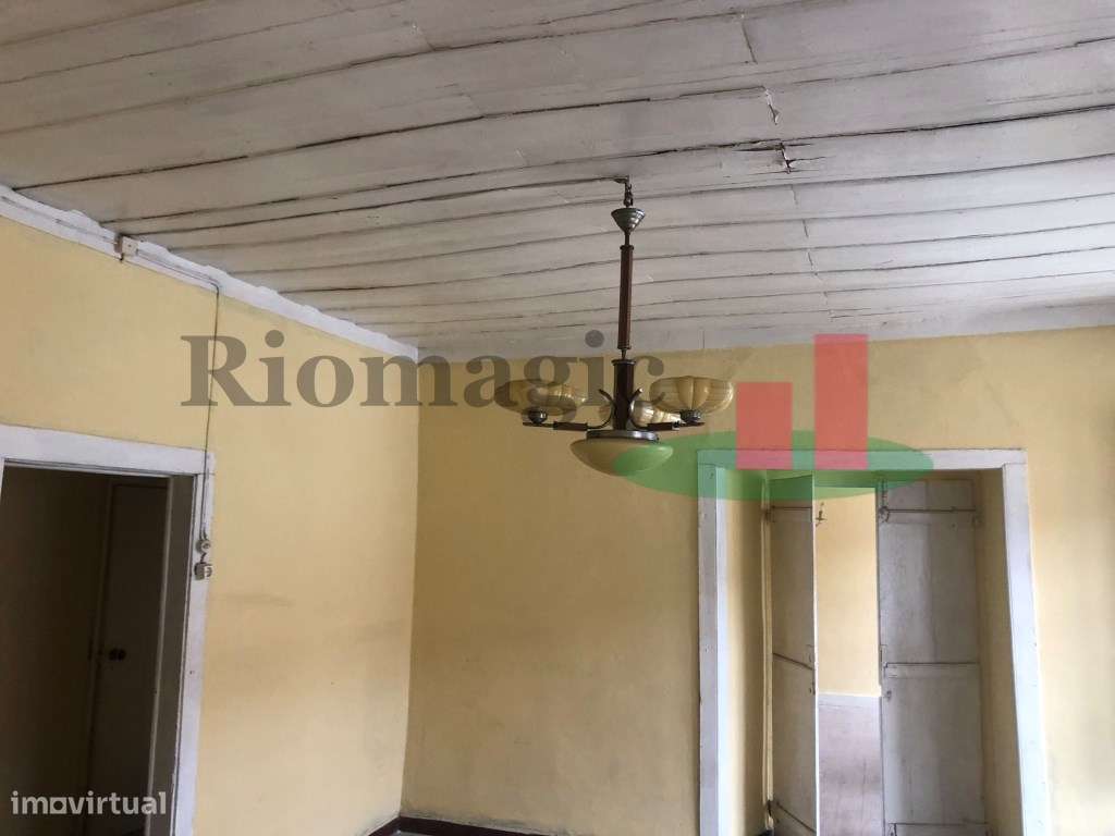 Prédios para Recuperar no centro de São Julião do Tojal - Loures - Grande imagem: 5/13