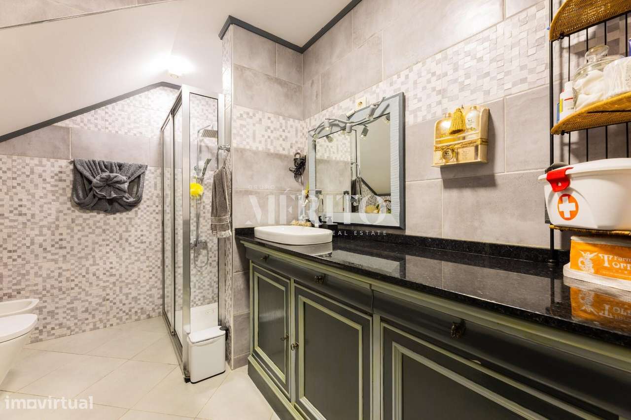 Moradia com Alojamento Local-32