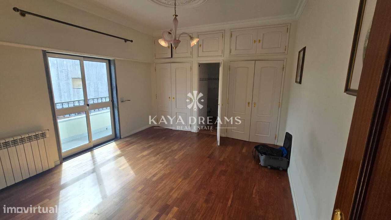 PRÉDIO COMPOSTO POR 4 PISOS EM EXCELENTE ESTADO, CAMARATE, LOURES-5