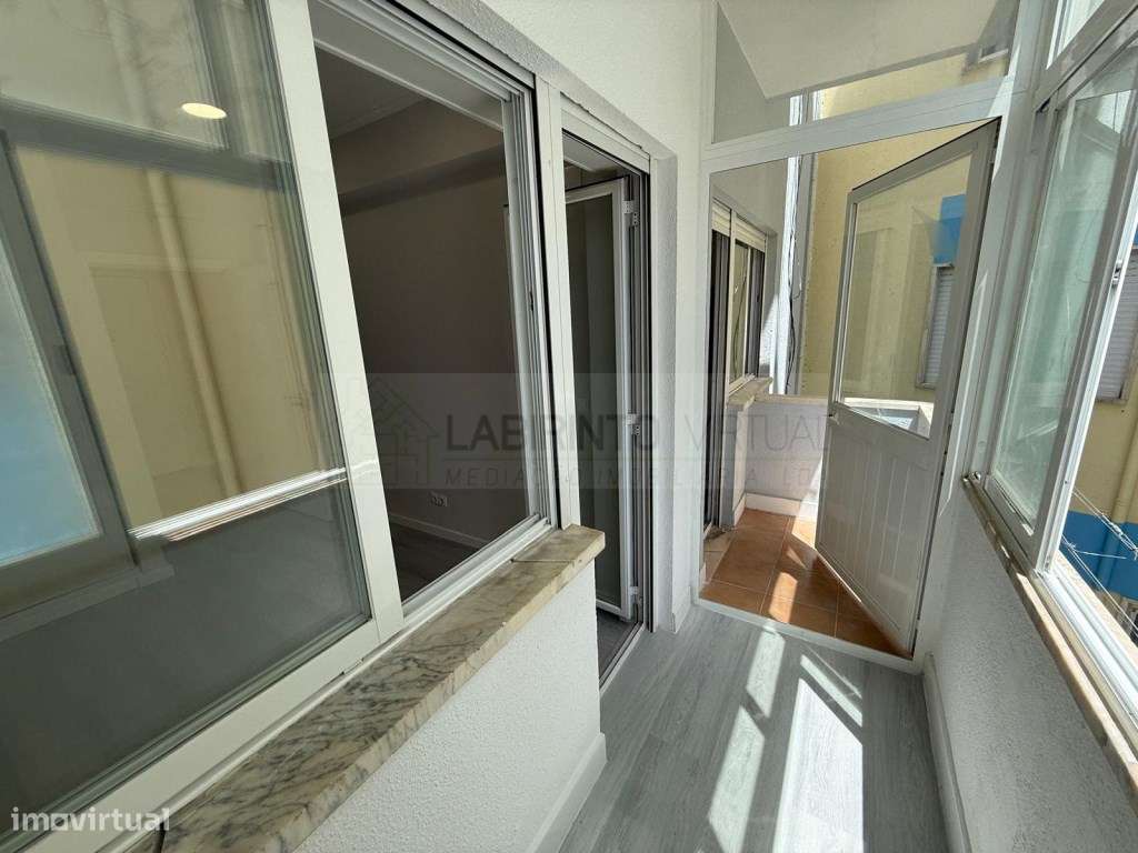 Vede-se T1 remodelado e com marquise, na Venteira - Amadora-5