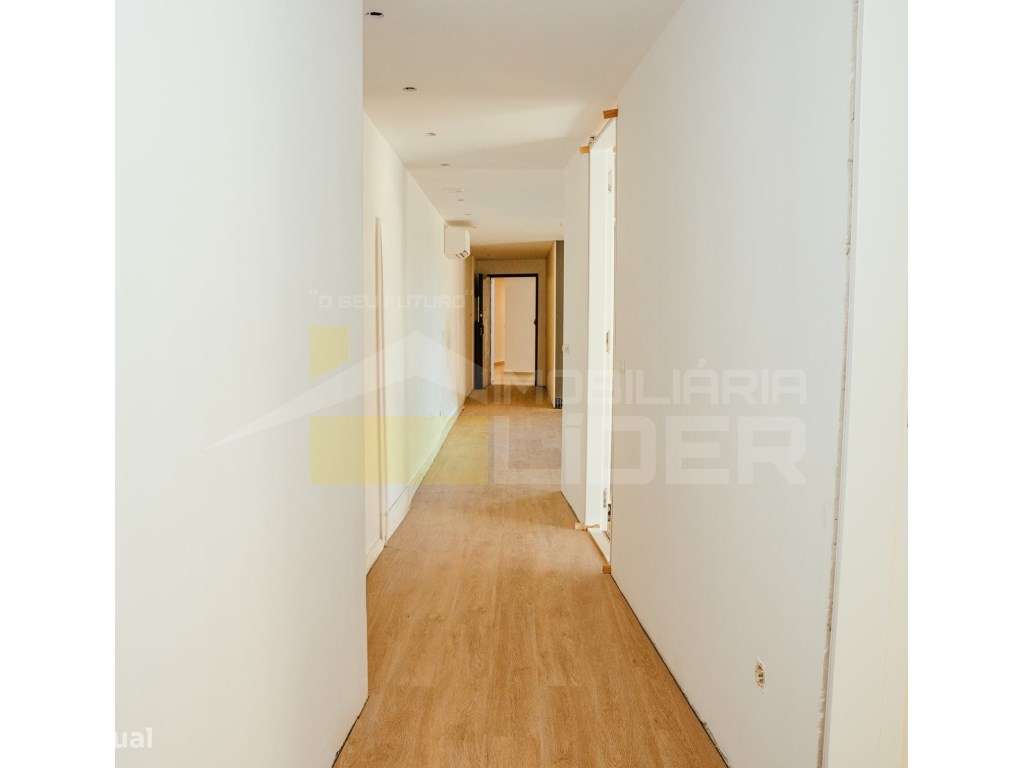 Luxuoso apartamento T3, no Centro de Lourinhã, Atalaia.-3
