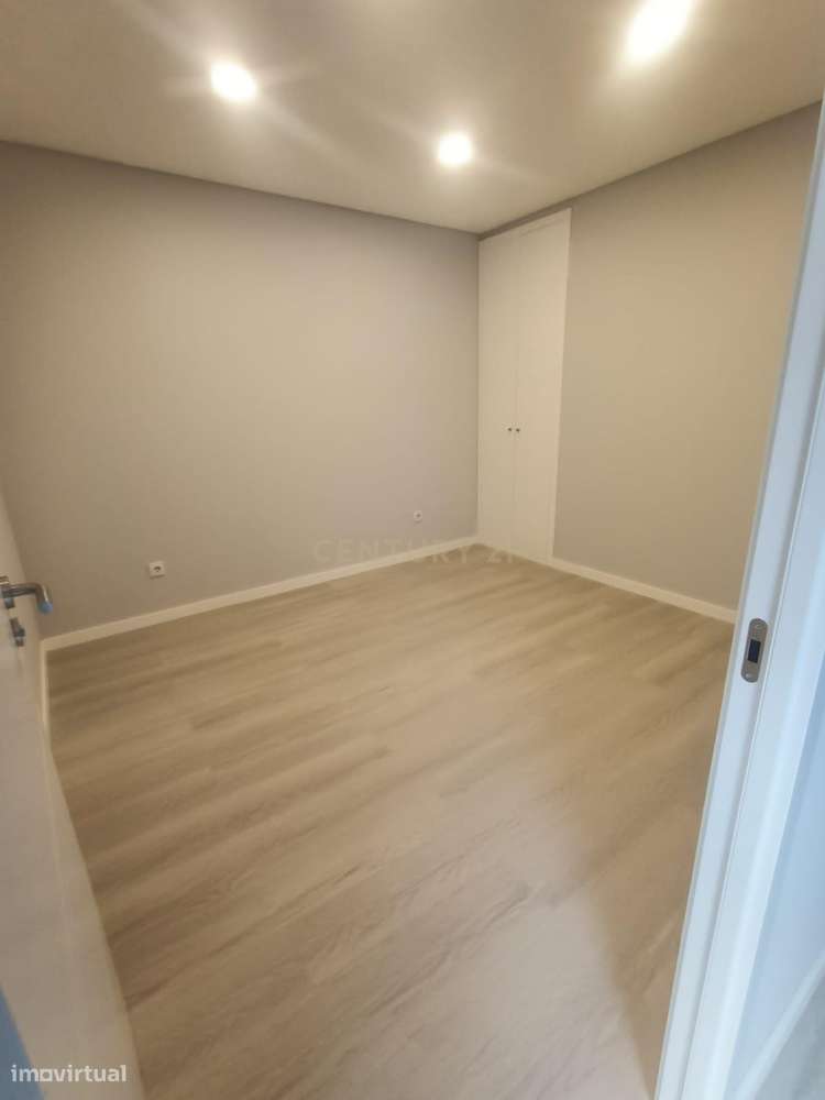 Apartamento T2 semi-novo, no Alto do Seixalinho, Barreiro-12