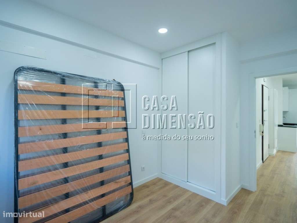 Apartamento de tipologia T3 com varanda, mobilado e equipado em Ben...-23