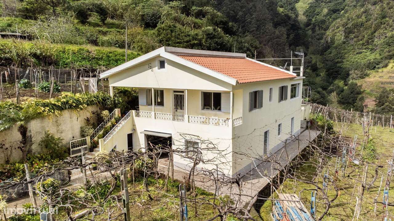 Moradia T4 + T1 independente em São Vicente-9