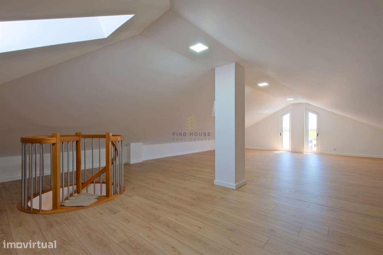 Moradia T4 de luxo em Condomínio Privado com Piscina e Jardim em São P-31