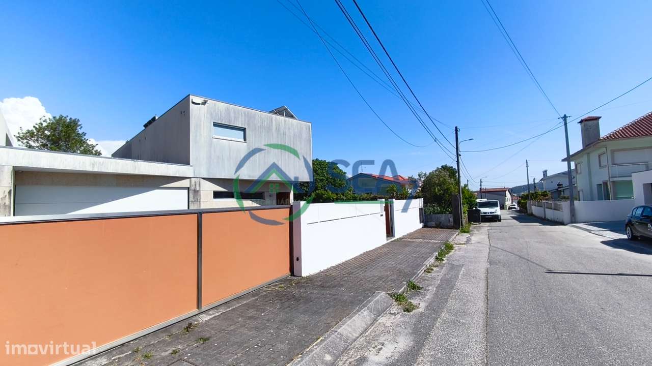Moradia T6 com grande terreno, Meadela-5