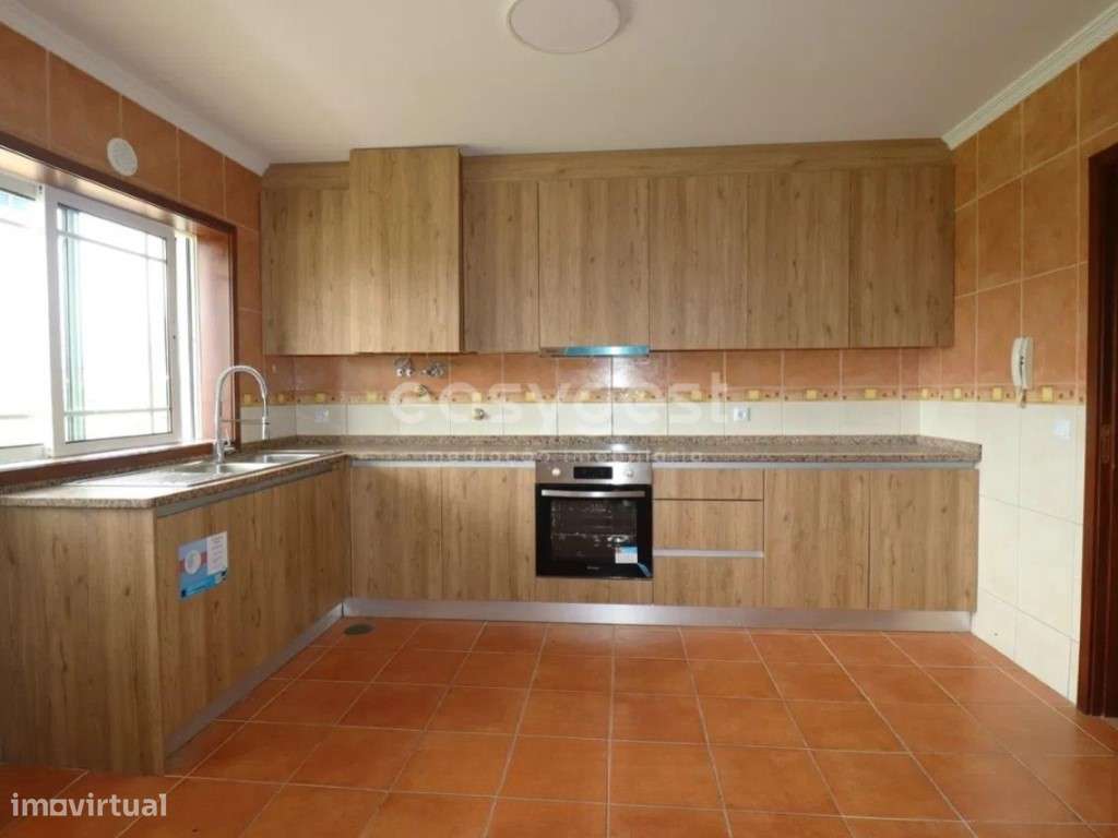 Moradia T3 renovada com 3 frentes localizada em Albergaria-a-Velha - Grande imagem: 5/44