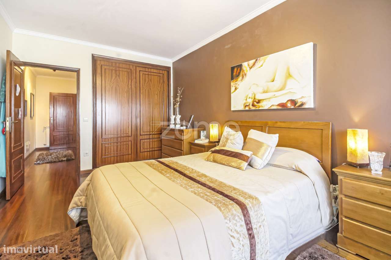 Apartamento T3 Com 3 Varandas E 2 Lugares De Garagem Castelo Da Maia