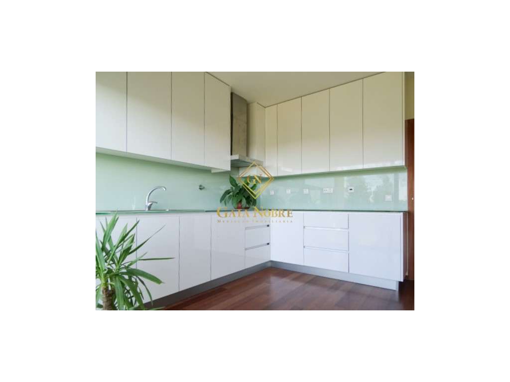 Moradia T4 + office em Pedroso-6