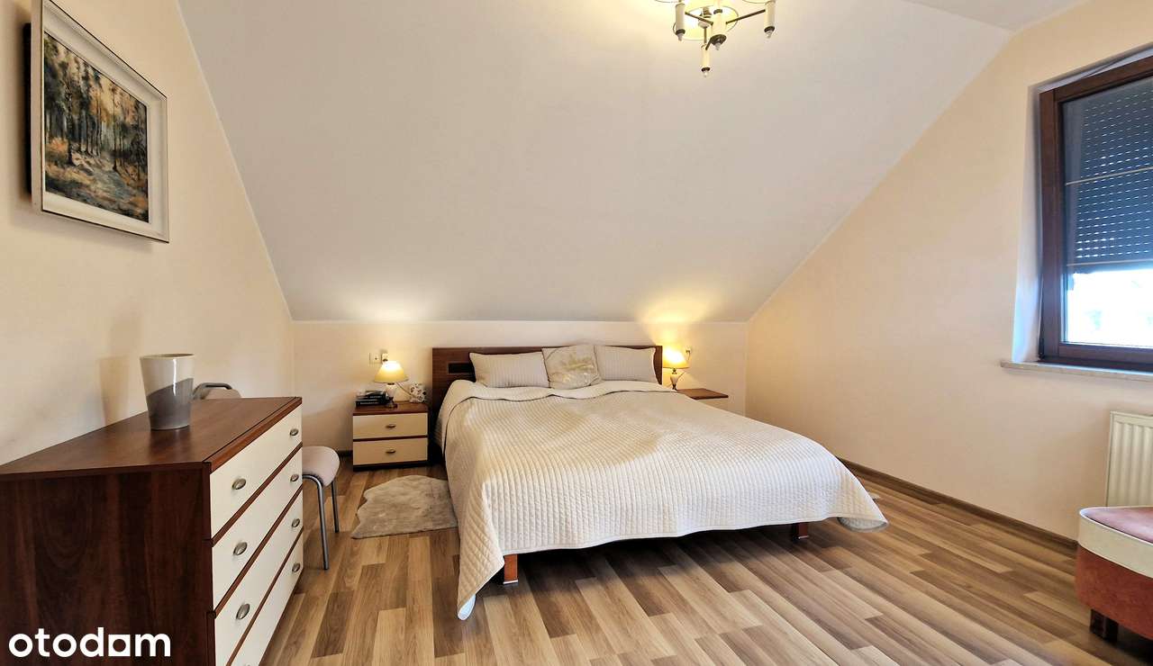 Przestronny bardzo zadbany dom, osobny garaż, zagospodarowany ogród-14