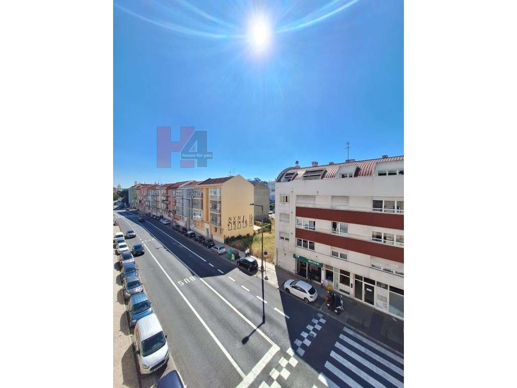 Apartamento T3 totalmente remodelado em Benfica-25