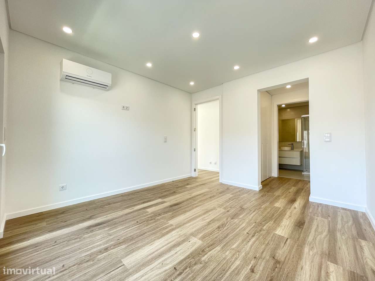 Moradia T4 com Piscina - Santa Iria de Azoia (Bairro da Salvação)-18