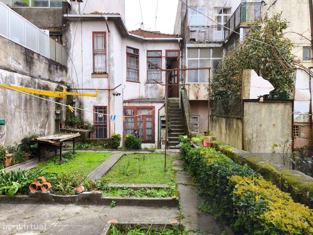 Moradia ANTAS - Av. F. Magalhaes - possivel prédio R/Ch+5! Zona ARU!-5