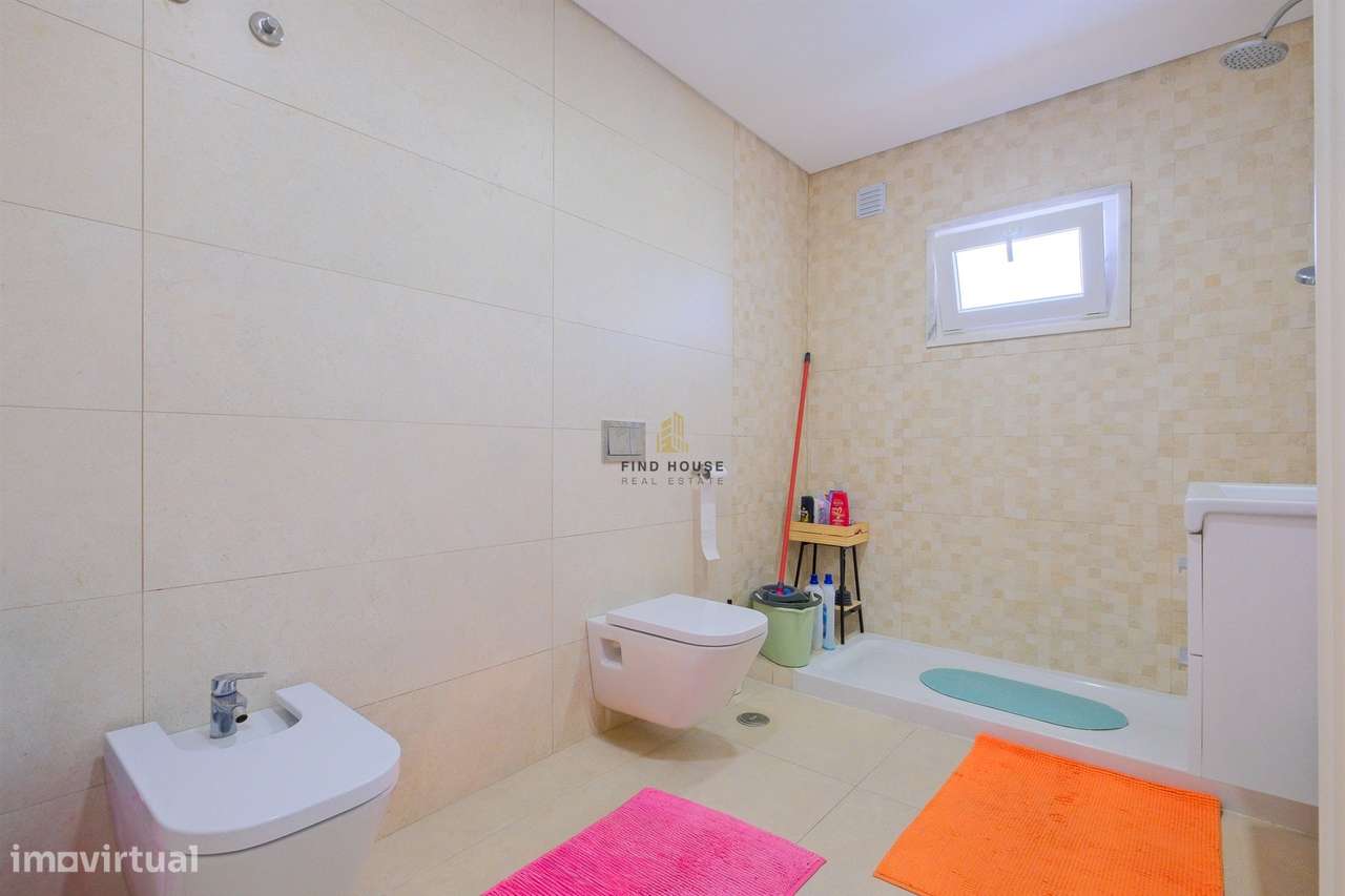 Moradia T3 com piscina, jardim e garagem box, na Caparica-19