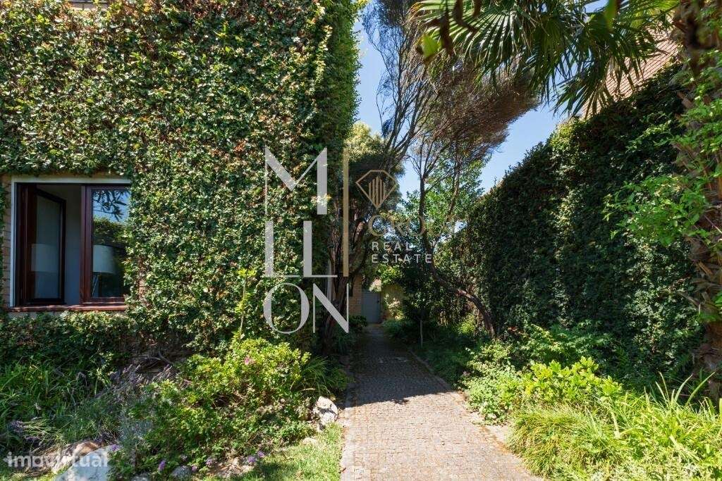 Moradia com 4 Frentes, Jardim e Garagem – Perto do Mar - Grande imagem: 4/45