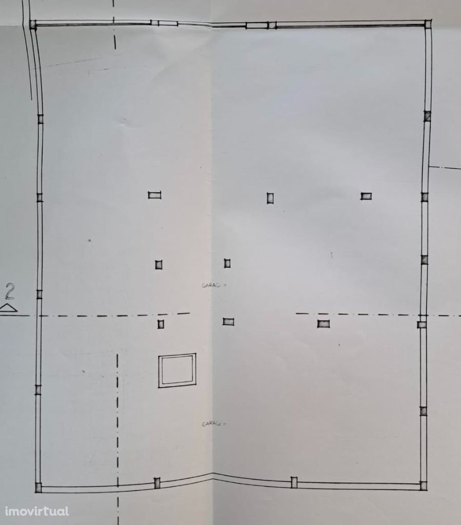 Armazém / Garagem com área de 250m2 Aproximadamente