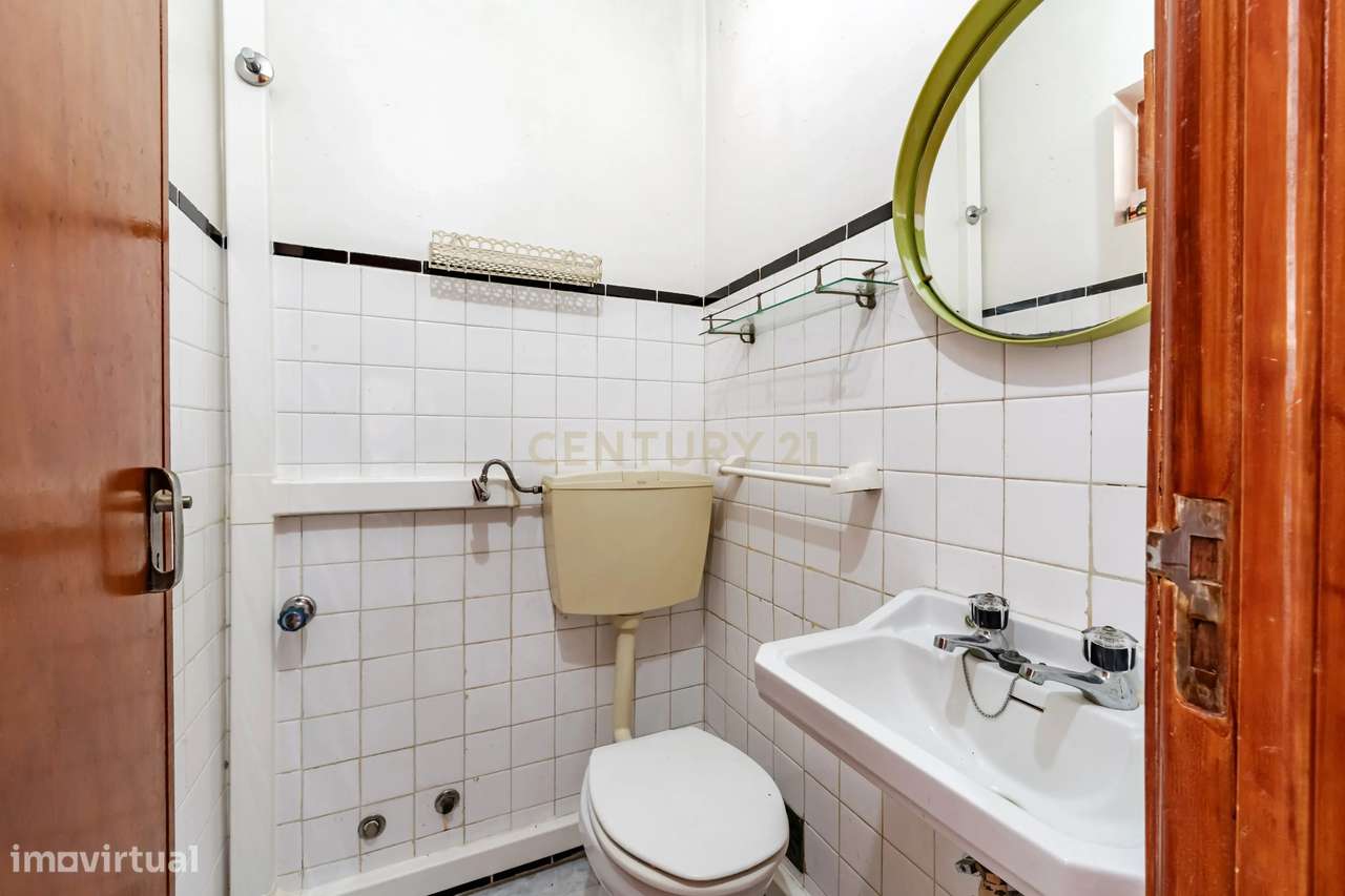 Apartamento T4 - Laranjeiro-10