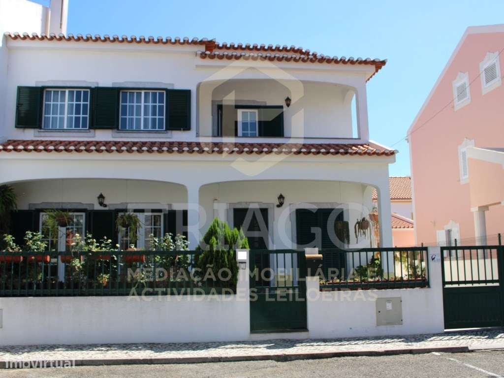 Fantástica Moradia T4 mais Escritório com Garagem-1