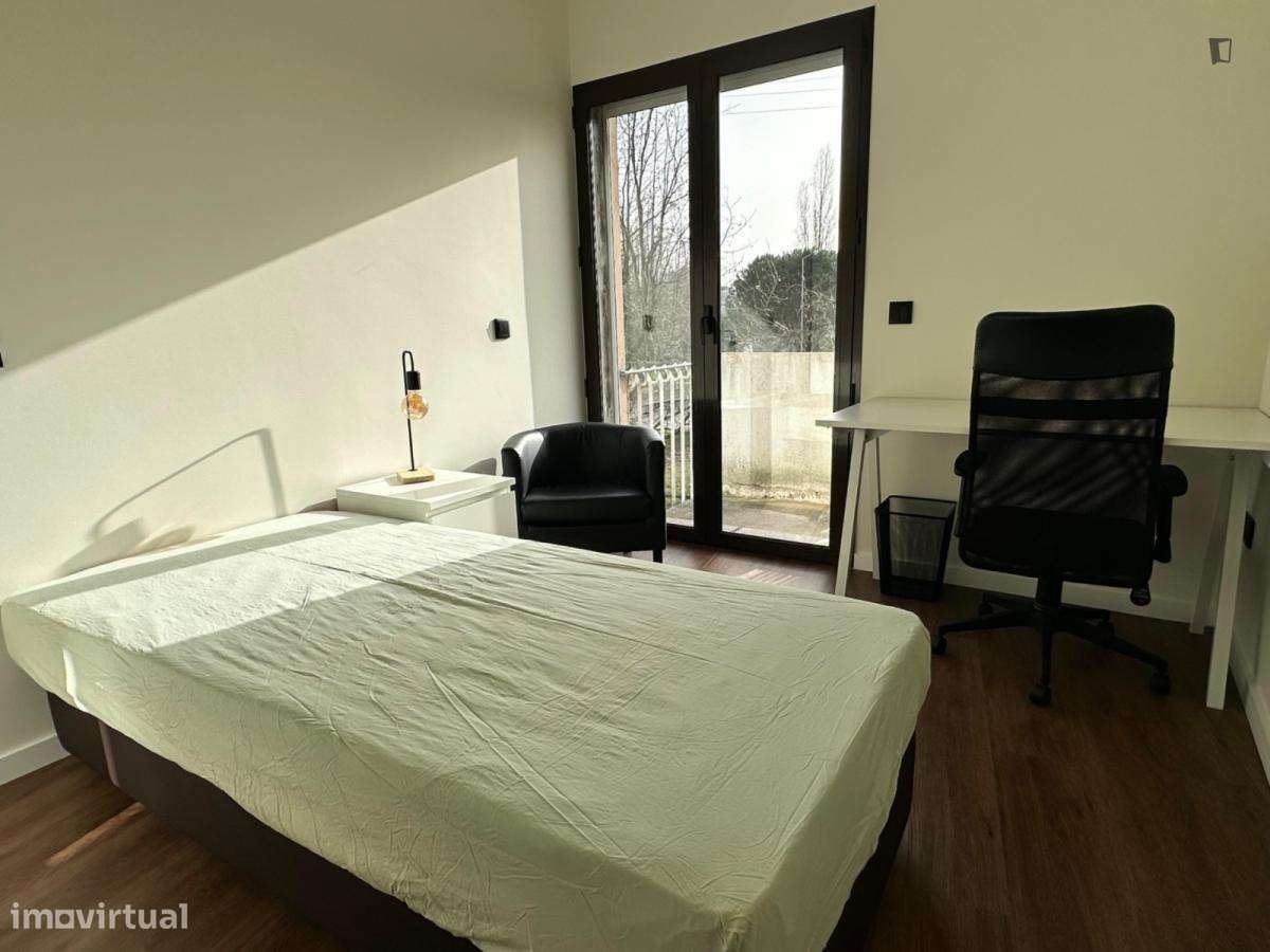 Quarto - localizado em Pedrouços Porto - Grande imagem: 4/6