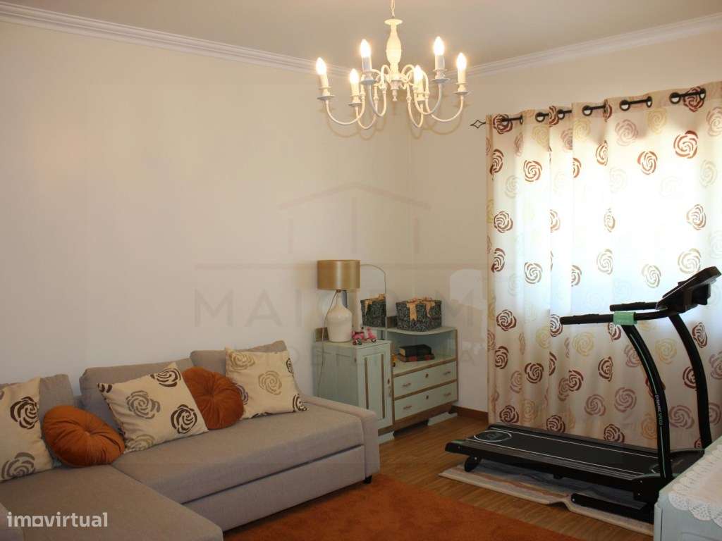 Moradia T5 com grandes áreas em zona muito tranquila de Rio Maior-37