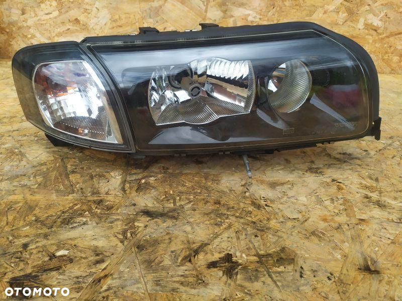 REFLEKTOR PRAWY EU KSENON XENON XSENON VOLVO S80 9483752 89006380 LAMPA - 2