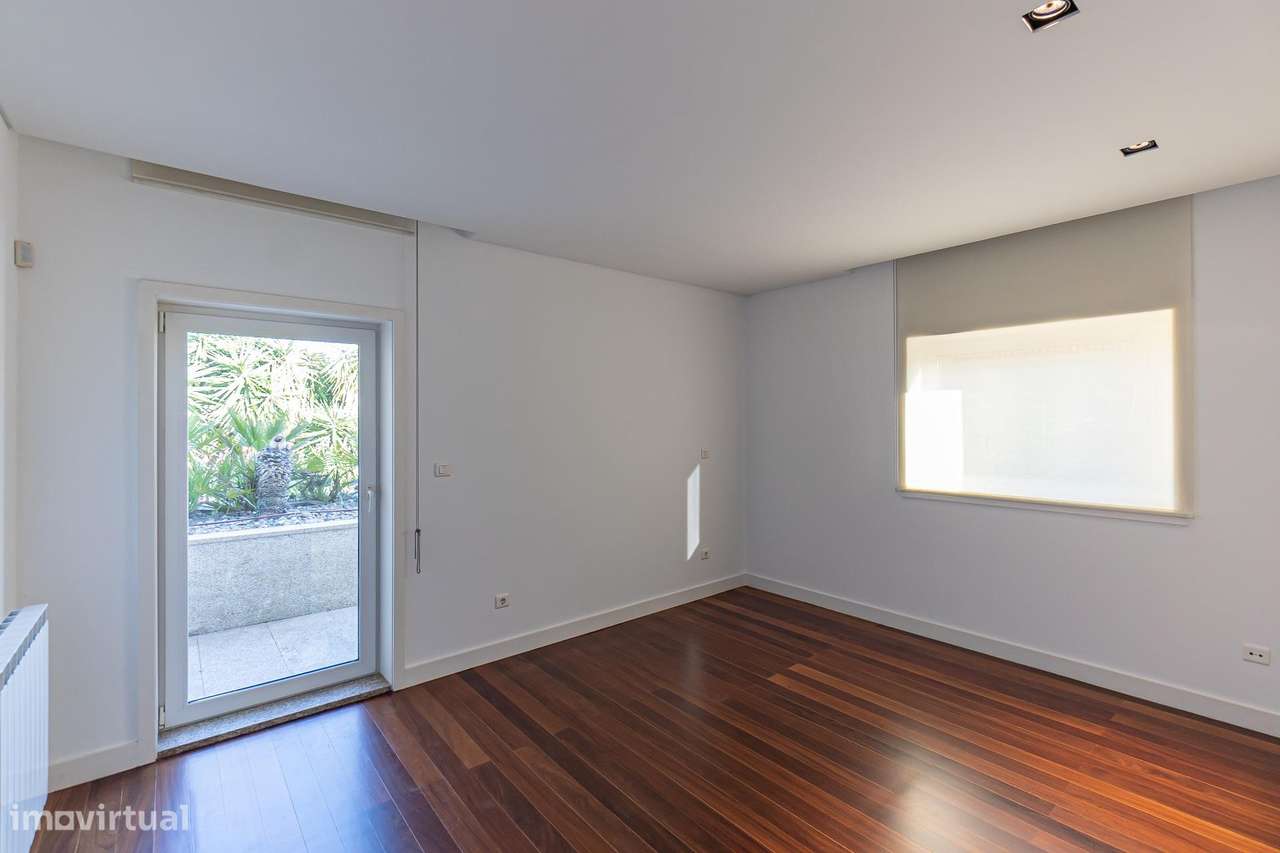 Moradia de Luxo com Elevada Privacidade, Piscinas Interior e...-48