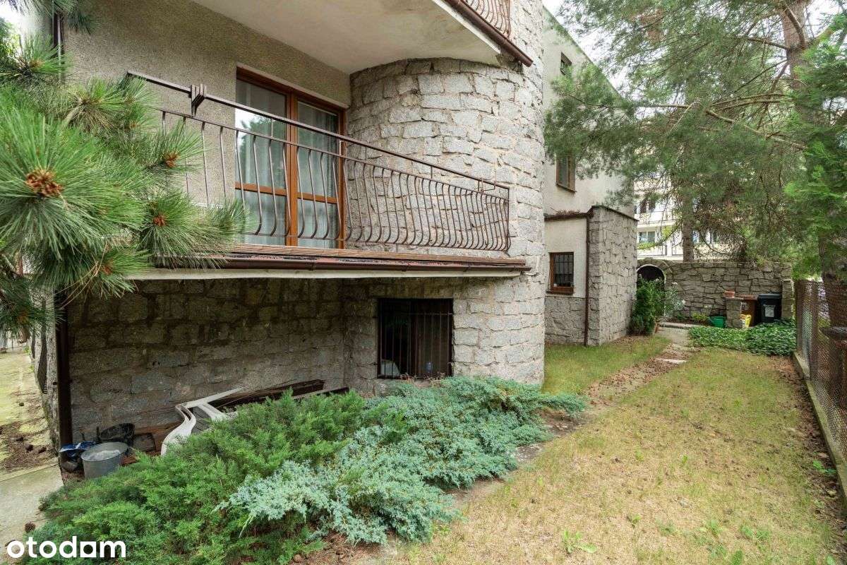 Dom 2 rodzinny z miejscem na działalność.-17