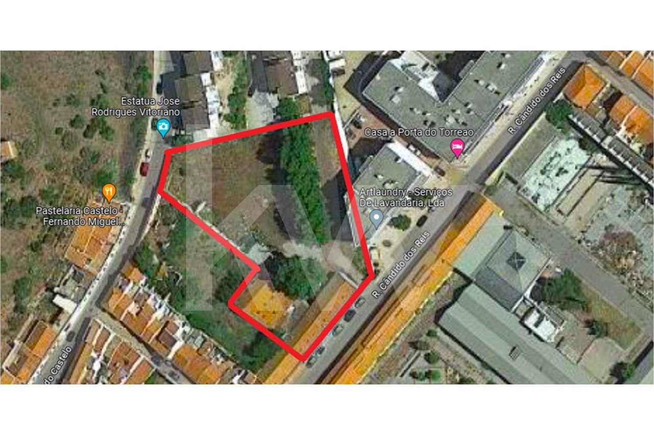 Terreno com área total de 3.340m2 sito no Centro Histórico de Silves