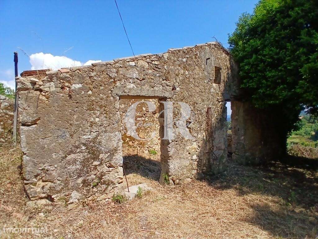 Propriedade com charme histórico, natureza e projeto aprovado em Figue-17