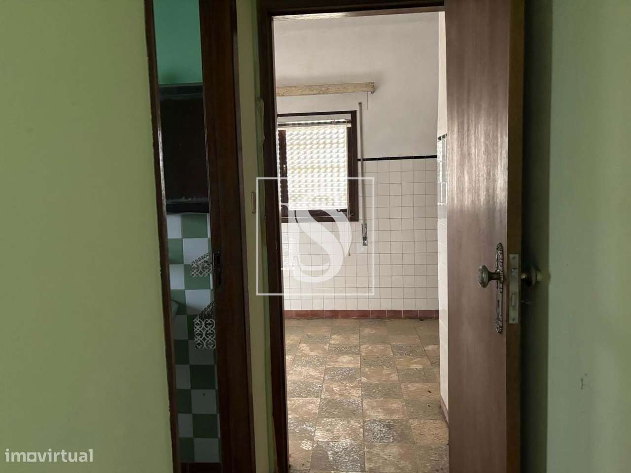 Oportunidade Única – Espaço Multifuncional com Armazém, Habitação e In-24