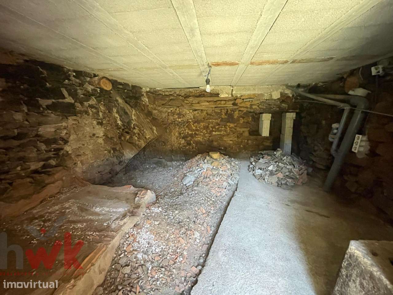 Moradia em Pedra com Charme e Potencial em Corgas, Seia-7