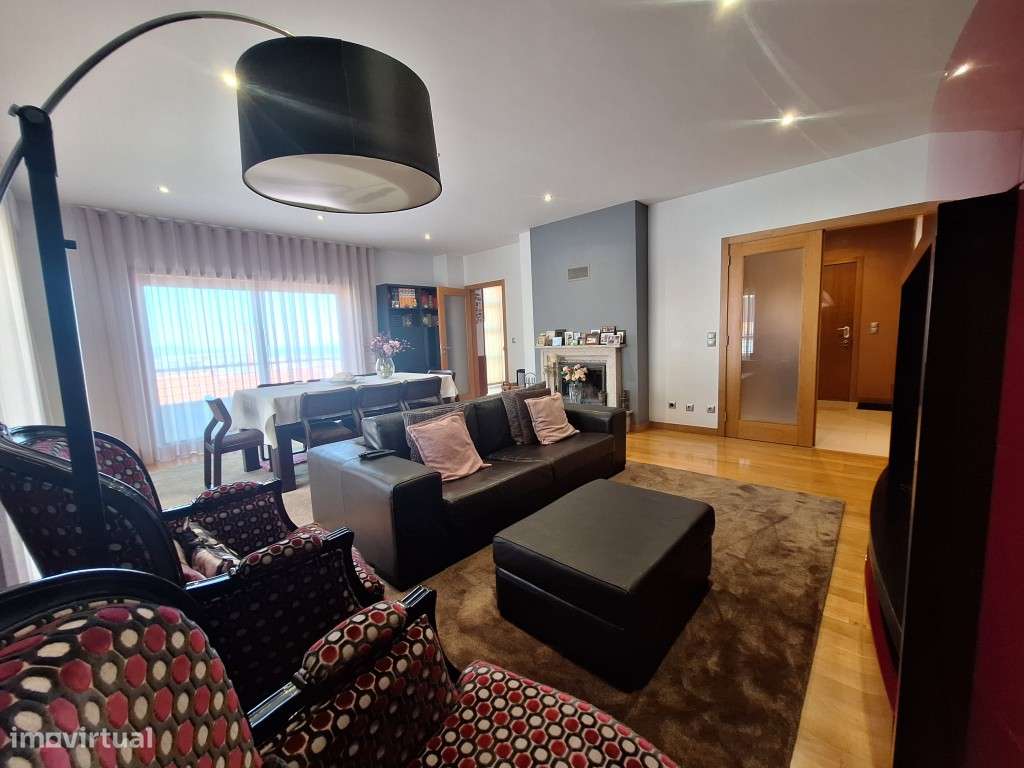 Fantástico Apartamento T3+1 Duplex com vista de mar na Areosa - Grande imagem: 3/33