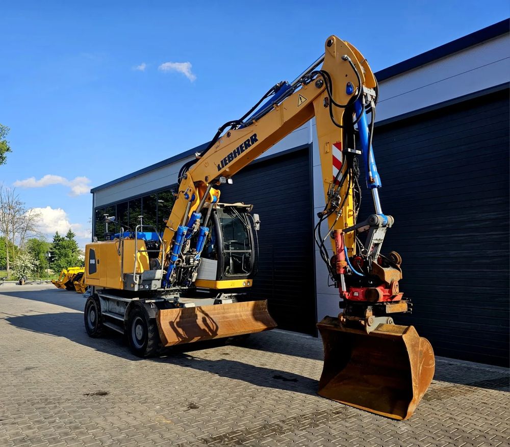Liebherr A916 2015