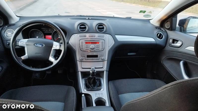 Ford Mondeo 1.6 Ambiente - 13