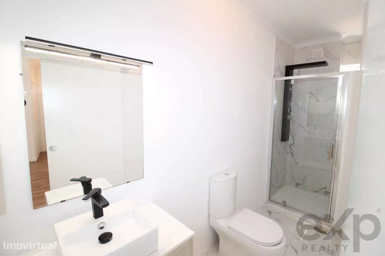 BAIXA DE PREÇO - Excelente T2 Renovado no Candal-20