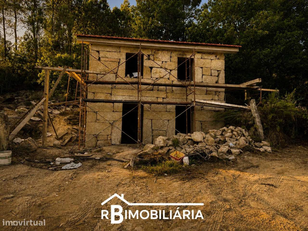 Moradia V2 em Pedra com Vista sobre a Albufeira de Ribeiradio – Sejães-3
