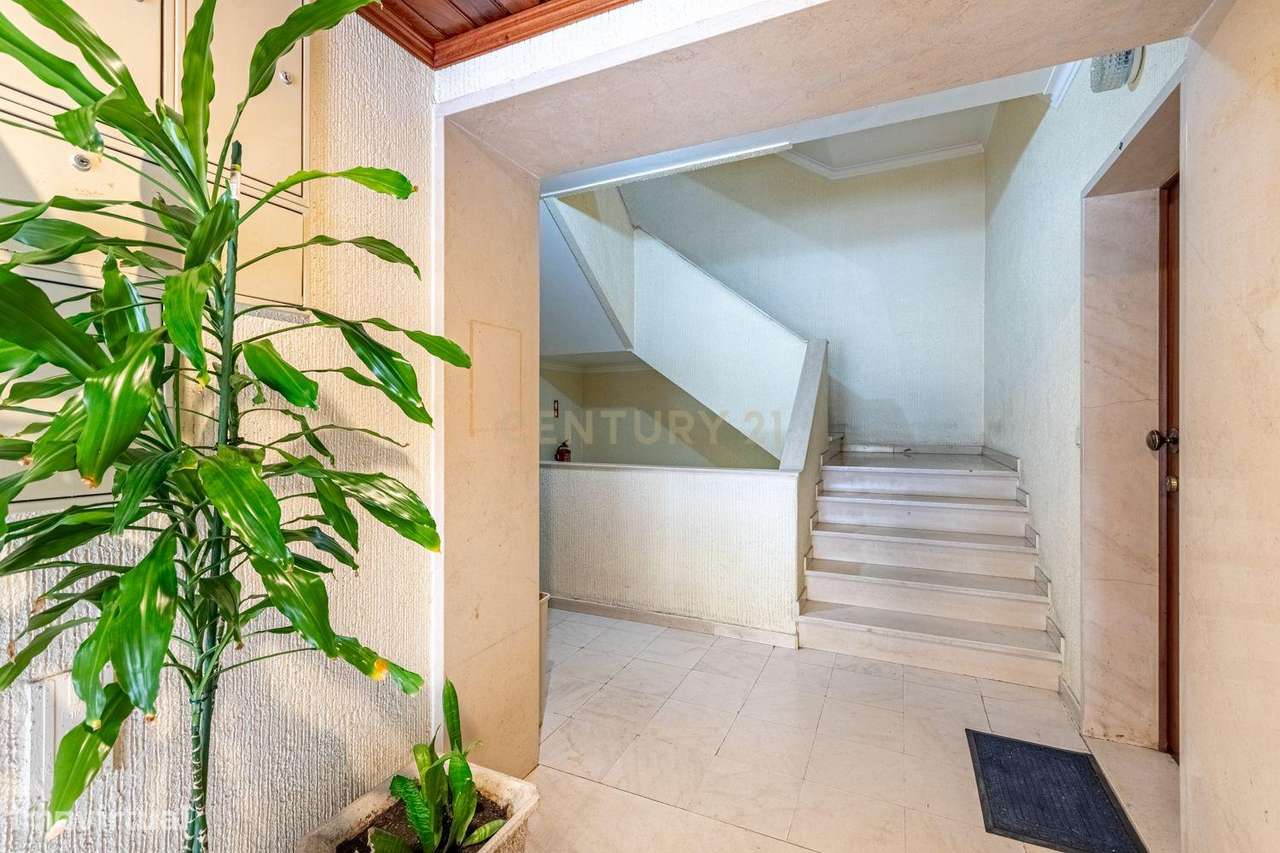 T1 COM EXCELENTE POTENCIAL PARA TRANSFORMAR EM T2  MEM-MARTINS-13