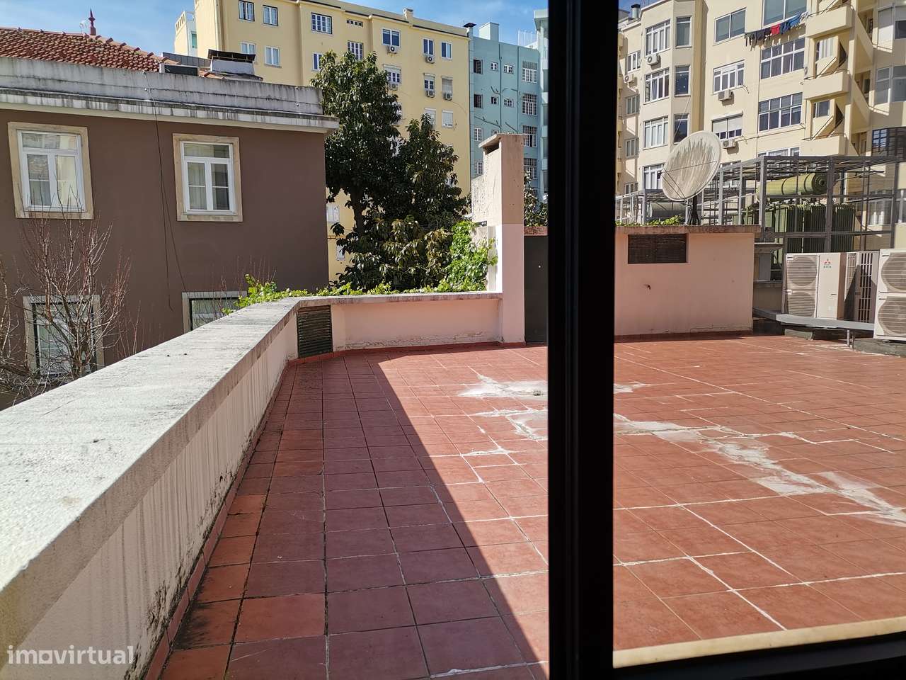 Escritório c/luz natural, próximo Av Liberdade, parqueamento, terraço-10