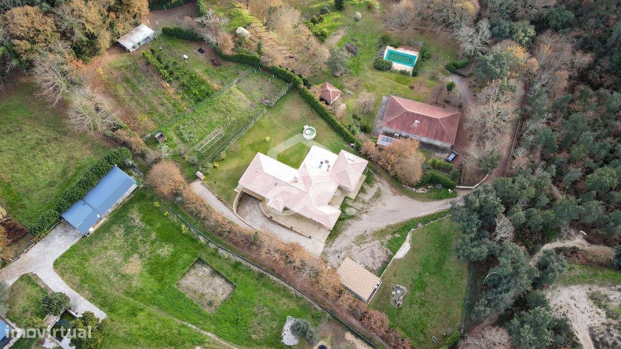 Moradia Térrea de Luxo com Cave | Conforto, Eficiência e Espaço Exteri-34