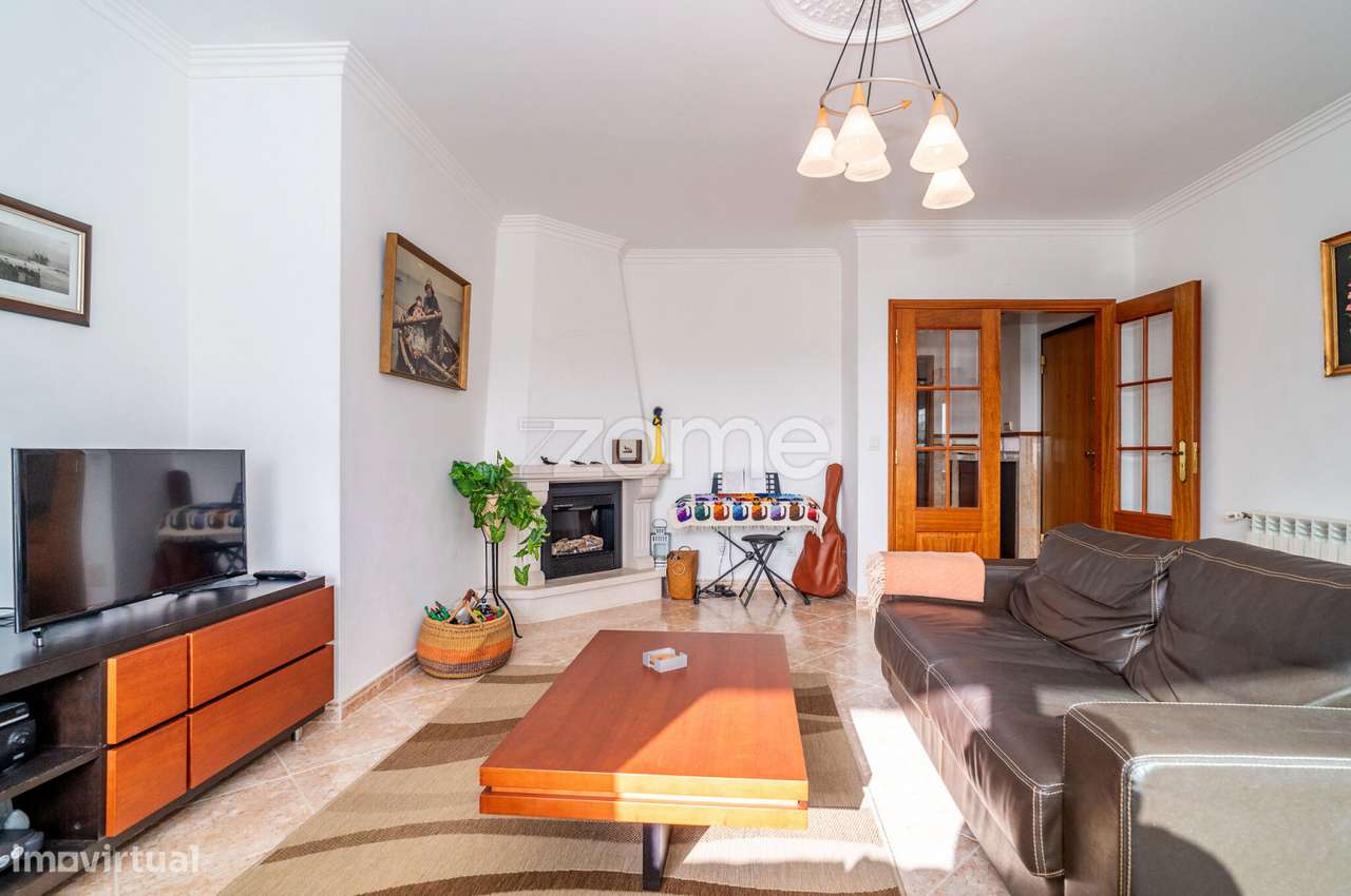 Apartamento T3+Garagem e Arrumo-12