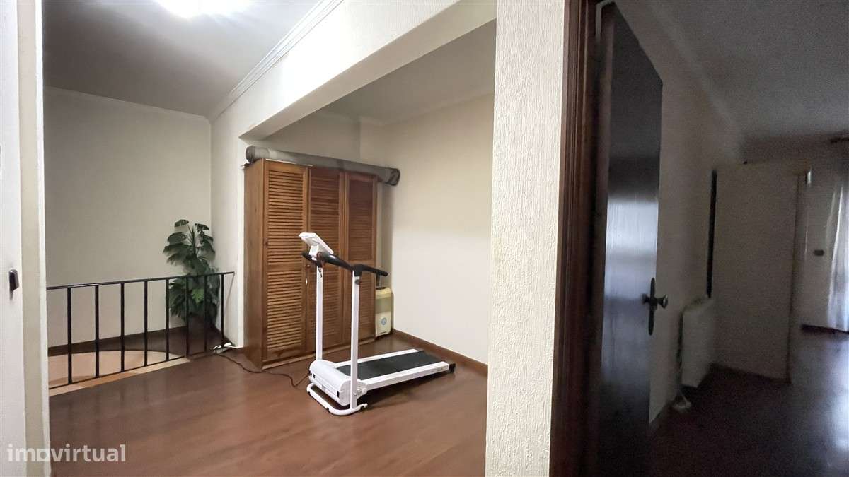 T2 Duplex-1ª linha de Mar-Aver-o-Mar-Aparcamento-16