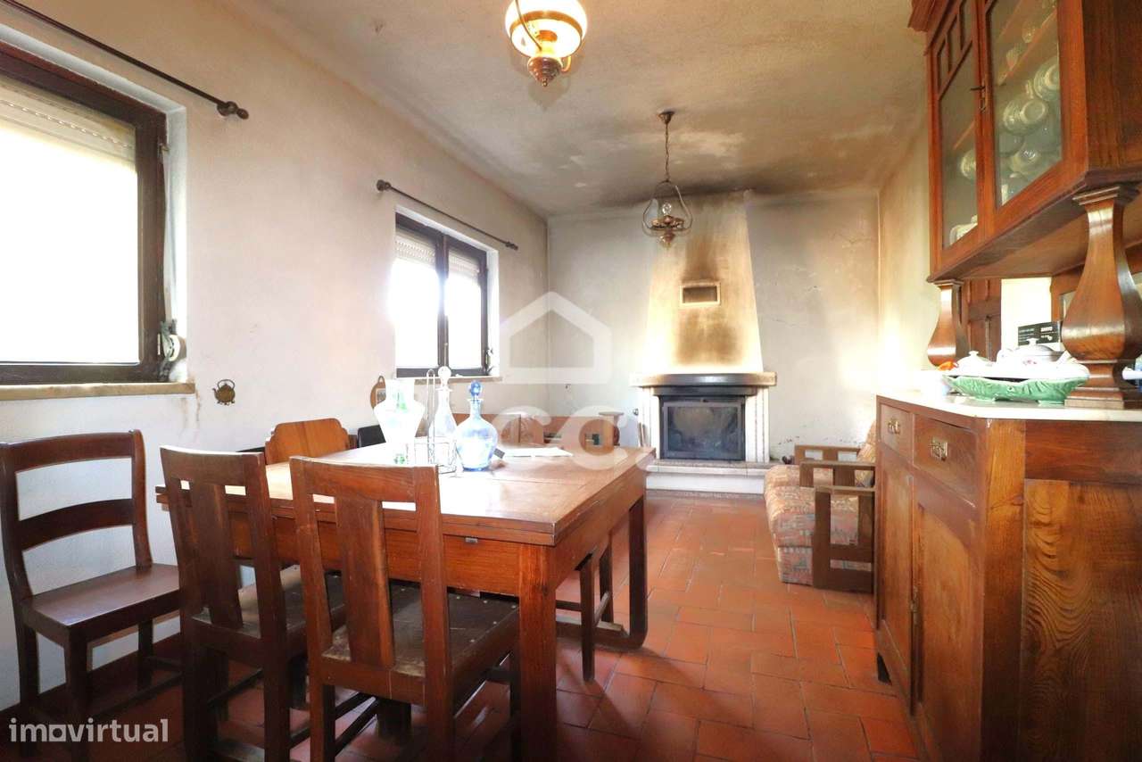 Moradia térrea com 500 m2 terreno no centro da Vila do Avelar. - Grande imagem: 5/22