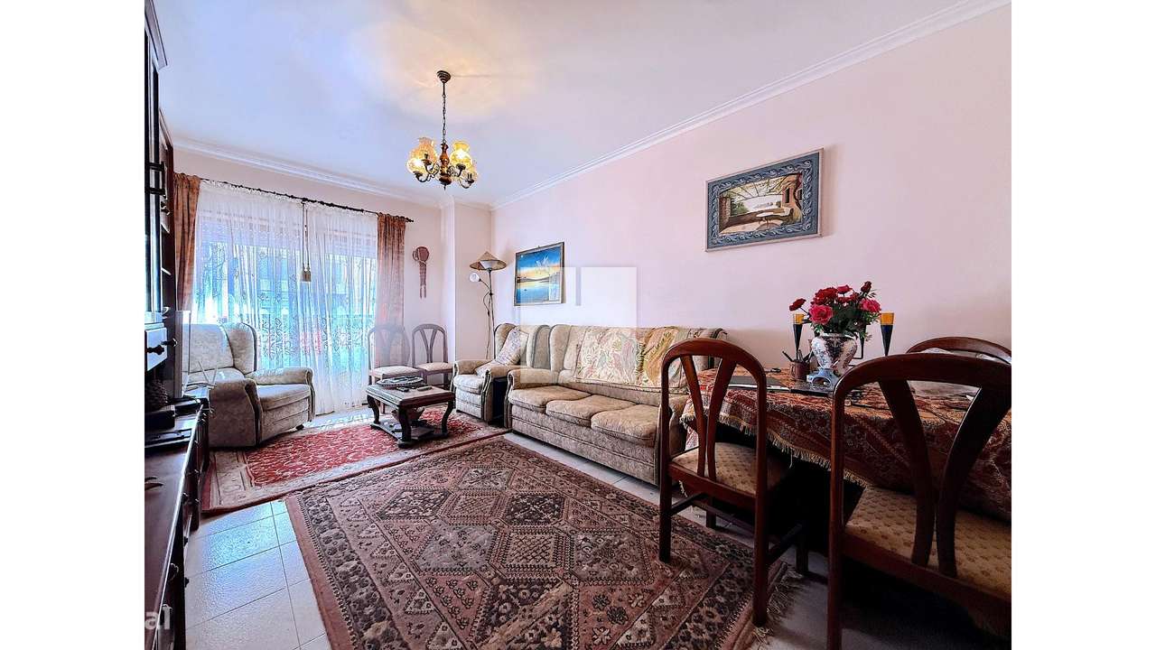 Apartamento T2 c/ Arrumo-12
