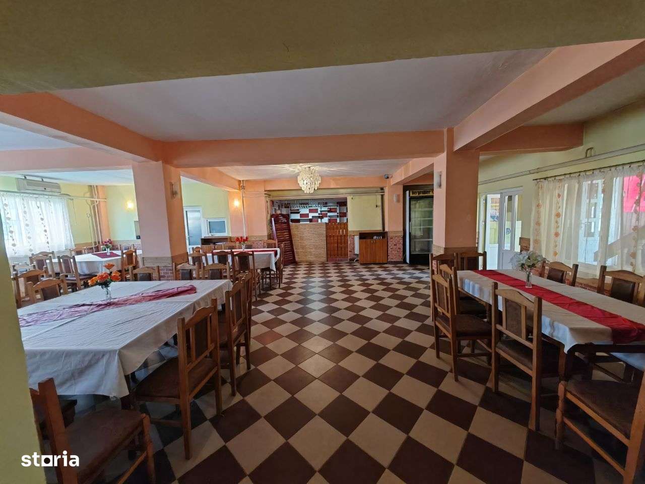 Inchiriez spatiu multifunctional, la limita orasului - Imagine principală: 5/12