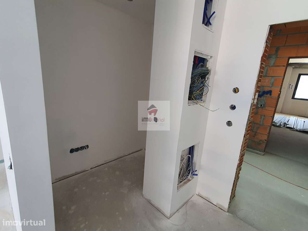 Novo T2+Office Terraço 2 Lug. Garagem a par, arrumo, Madalena-7
