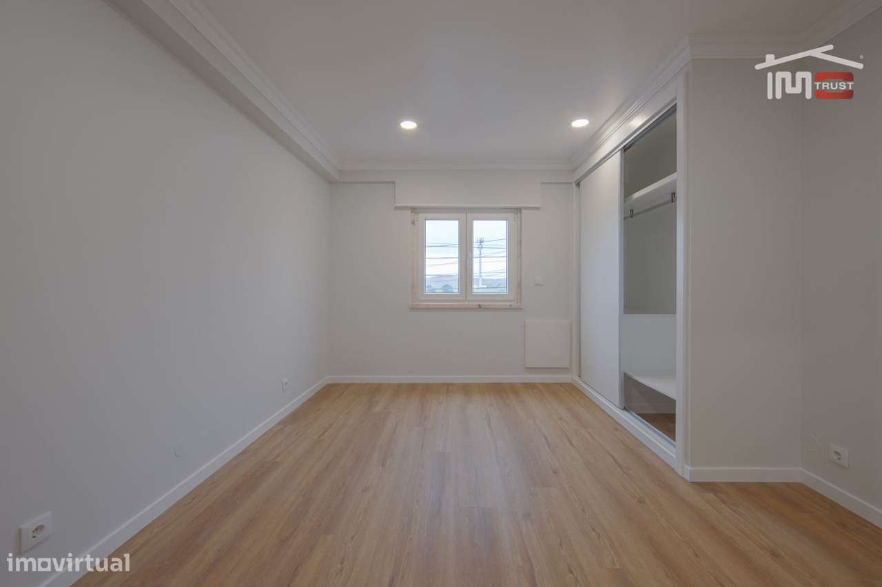 Moradia T4 de Excelência com Box para 4 Viaturas e Ótimos Acessos-29