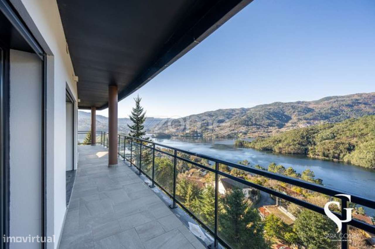 Luxuosa Moradia T4 com excelentes acabamentos no Gerês - Grande imagem: 3/59